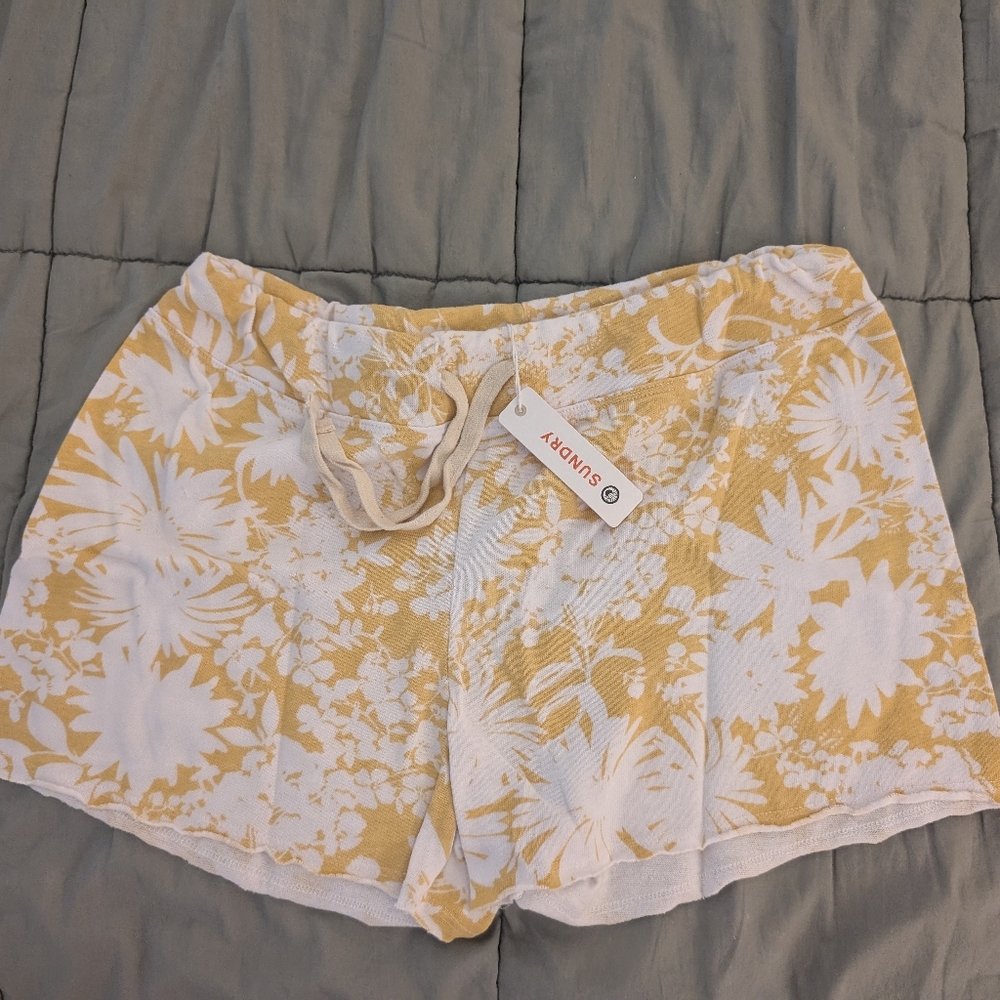 SUNDRY Women's Yellow Floral Shorts